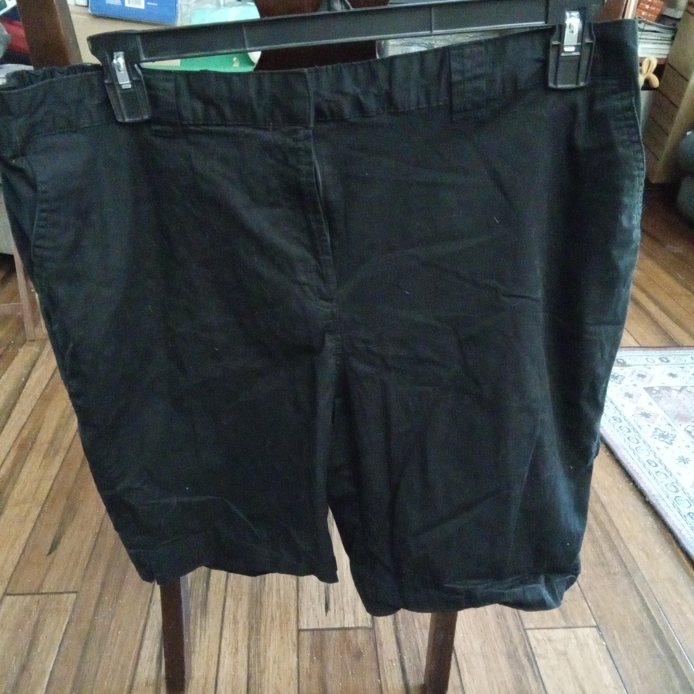 Kim Rogers Women's Black Bermuda Shorts